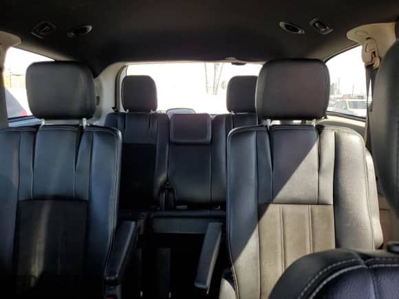 2019 Dodge Grand Caravan SXT z VIN 2C4RDGCGXKR695447, wystawiony jako Copart lot #85891515 z przebiegiem 89 020 mil mil oraz Czysty tytuł • Clean title. Historia ofert i sprzedaży dostępna na DreamBid. Obrazek 10.