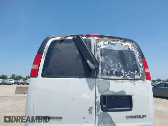 2004 Chevrolet Express Cargo with VIN 1GCGG29U941115868, listed as a IAAI auction lot 42852475 with 269,082 mi miles and . Bid and sale history available at DreamBid. Image 6.