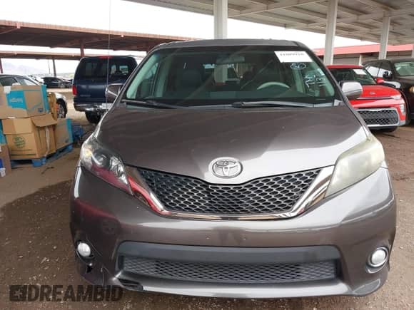 2011 Toyota Sienna SE with VIN 5TDXK3DC6BS113711, listed as a IAAI auction lot 41809910 with 174,746 mi miles and . Bid and sale history available at DreamBid. Image 6.