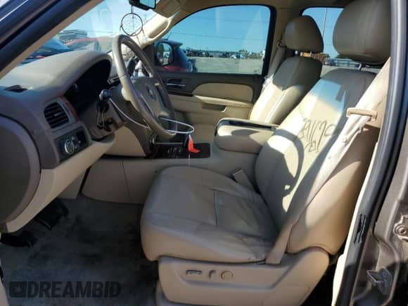 2011 Chevrolet Tahoe LTZ z VIN 1GNSCCE09BR391679, wystawiony jako Copart lot #58002025 z przebiegiem 220 094 mil mil oraz Szkoda całkowita • Salvage title. Historia ofert i sprzedaży dostępna na DreamBid. Obrazek 7.