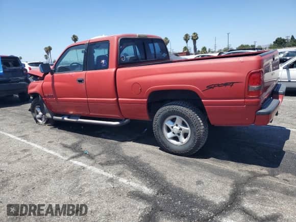 1996 Dodge 1500 z VIN 3B7HC13Z2TM178441, wystawiony jako Copart lot #65855945 z przebiegiem 300 469 mil mil oraz Szkoda całkowita • Salvage title. Historia ofert i sprzedaży dostępna na DreamBid. Obrazek 2.