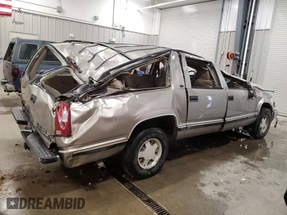 1999 Chevrolet Suburban с VIN 3GNEC16R7XG215686, выставлен на аукционе Copart как лот 63932255 с пробегом 179 952 миль миль и На запчасти • Non repairable. История ставок и продаж доступна на DreamBid. Изображение 3.