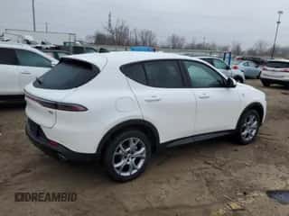 2024 Dodge Hornet R/T z VIN ZACPDFCW7R3A35249, wystawiony jako Copart lot #41580115 z przebiegiem 577 mil mil oraz Czysty tytuł • Clean title. Historia ofert i sprzedaży dostępna na DreamBid. Obrazek 3.