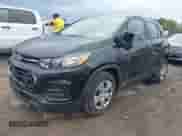 2017 Chevrolet Trax LS z VIN 3GNCJKSB8HL263556, wystawiony jako IAAI lot #43391934 z przebiegiem 82 839 mil mil oraz . Historia ofert i sprzedaży dostępna na DreamBid. Obrazek 2.