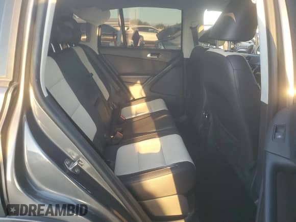 2016 Volkswagen Tiguan S с VIN WVGAV7AX3GW585976, выставлен на аукционе Copart как лот 80874345 с пробегом 80 094 миль миль и Списание • Salvage title. История ставок и продаж доступна на DreamBid. Изображение 10.