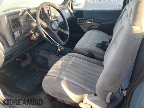 1991 GMC Sierra 1500 с VIN 1GTDK14K2ME501736, выставлен на аукционе Copart как лот 81644004 с пробегом Не указан миль и Чистый • Clean title. История ставок и продаж доступна на DreamBid. Изображение 7.