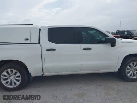 2022 Chevrolet Silverado 1500 Custom z VIN 3GCPWBEK3NG157320, wystawiony jako IAAI lot #42612177 z przebiegiem 135 668 mil mil oraz . Historia ofert i sprzedaży dostępna na DreamBid. Obrazek 13.