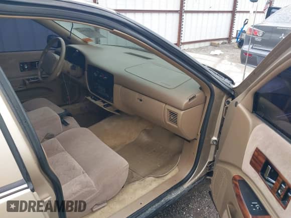 1996 Chevrolet Caprice 1SA Special Value с VIN 1G1BL52W7TR179967, выставлен на аукционе IAAI как лот 42311914 с пробегом 146 265 миль миль и . История ставок и продаж доступна на DreamBid. Изображение 5.