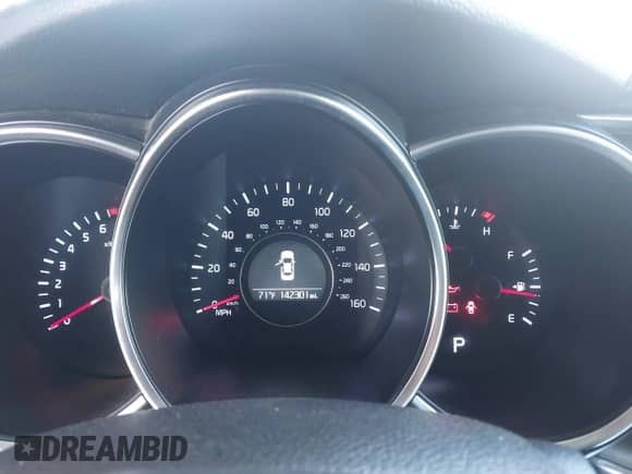 2014 Kia Optima LX z VIN 5XXGM4A79EG316668, wystawiony jako IAAI lot #43242356 z przebiegiem 142 301 mil mil oraz . Historia ofert i sprzedaży dostępna na DreamBid. Obrazek 7.
