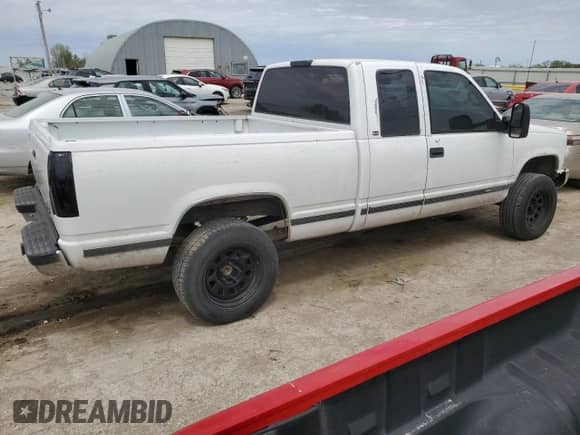 1997 GMC Sierra 1500 z VIN 2GTEC19R0V1553263, wystawiony jako Copart lot #52783805 z przebiegiem 230 959 mil mil oraz Szkoda całkowita • Salvage title. Historia ofert i sprzedaży dostępna na DreamBid. Obrazek 3.