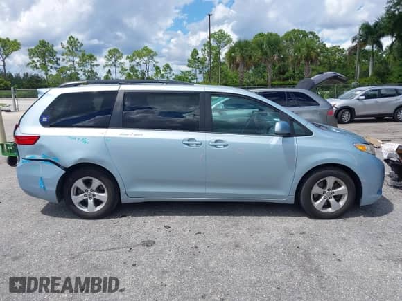 2017 Toyota Sienna LE Auto Access Seat с VIN 5TDKZ3DC6HS888752, выставлен на аукционе IAAI как лот 43216076 с пробегом 105 314 миль миль и . История ставок и продаж доступна на DreamBid. Изображение 14.