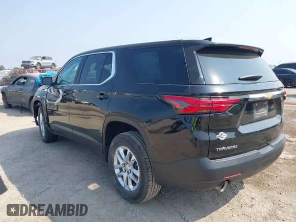 2022 Chevrolet Traverse LS z VIN 1GNERFKW4NJ168961, wystawiony jako IAAI lot #42316473 z przebiegiem 22 600 mil mil oraz . Historia ofert i sprzedaży dostępna na DreamBid. Obrazek 3.