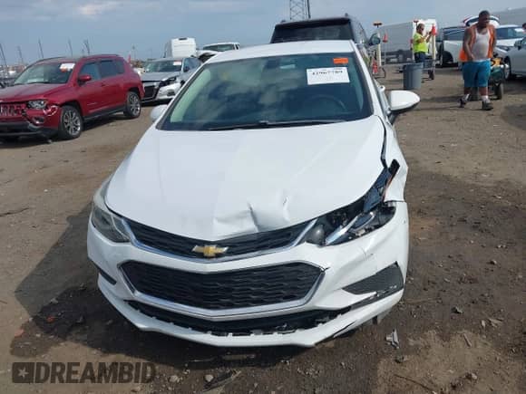 2018 Chevrolet Cruze LT с VIN 1G1BE5SM8J7243855, выставлен на аукционе IAAI как лот 42967789 с пробегом 135 895 миль миль и . История ставок и продаж доступна на DreamBid. Изображение 12.