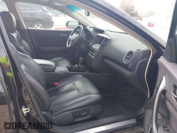 2014 Nissan Maxima SV z VIN 1N4AA5AP5EC437546, wystawiony jako IAAI lot #43316168 z przebiegiem 134 240 mil mil oraz . Historia ofert i sprzedaży dostępna na DreamBid. Obrazek 5.