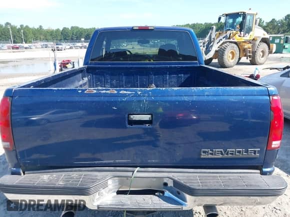 1998 Chevrolet Silverado 1500 z VIN 2GCEC19R3W1113605, wystawiony jako IAAI lot #43085580 z przebiegiem 378 005 mil mil oraz . Historia ofert i sprzedaży dostępna na DreamBid. Obrazek 16.