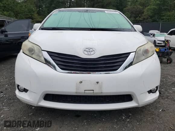 2013 Toyota Sienna XLE AAS z VIN 5TDYK3DC5DS332425, wystawiony jako Copart lot #84026495 z przebiegiem 98 144 mil mil oraz Szkoda całkowita • Salvage title. Historia ofert i sprzedaży dostępna na DreamBid. Obrazek 5.