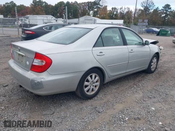 2003 Toyota Camry XLE z VIN 4T1BE30K53U680290, wystawiony jako IAAI lot #43527770 z przebiegiem 176 975 mil mil oraz . Historia ofert i sprzedaży dostępna na DreamBid. Obrazek 4.