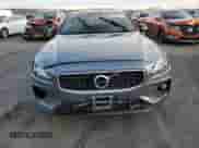 2019 Volvo S60 R-Design z VIN 7JR102FM8KG003945, wystawiony jako Copart lot #81183193 z przebiegiem 42 874 mil mil oraz . Historia ofert i sprzedaży dostępna na DreamBid. Obrazek 5.