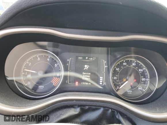 2014 Jeep Cherokee Latitude with VIN 1C4PJMCB2EW297843, listed as a Copart auction lot 85495155 with 175,788 mi miles and Salvage title. Bid and sale history available at DreamBid. Image 9.