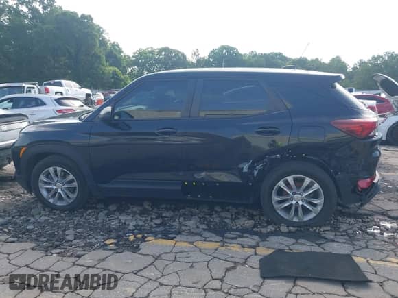 2022 Chevrolet TrailBlazer LS z VIN KL79MMS22NB094117, wystawiony jako IAAI lot #42377812 z przebiegiem 73 140 mil mil oraz . Historia ofert i sprzedaży dostępna na DreamBid. Obrazek 14.