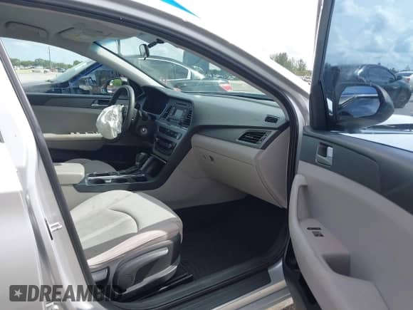 2016 Hyundai Sonata SE с VIN 5NPE24AF5GH417881, выставлен на аукционе IAAI как лот 43118686 с пробегом 131 317 миль миль и . История ставок и продаж доступна на DreamBid. Изображение 5.