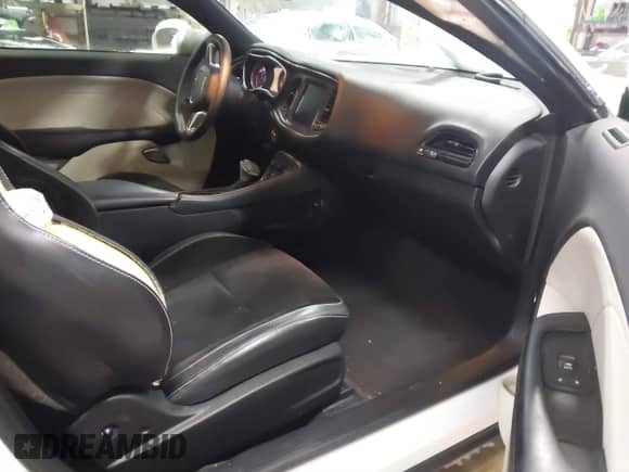 2015 Dodge Challenger SXT Plus z VIN 2C3CDZBG7FH733302, wystawiony jako IAAI lot #41571465 z przebiegiem 52 122 mil mil oraz . Historia ofert i sprzedaży dostępna na DreamBid. Obrazek 5.
