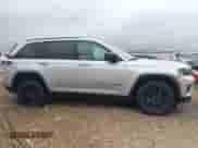 2024 Jeep Grand Cherokee Altitude z VIN 1C4RJHAG9RC109065, wystawiony jako IAAI lot #43547039 z przebiegiem 53 262 mil mil oraz . Historia ofert i sprzedaży dostępna na DreamBid. Obrazek 13.