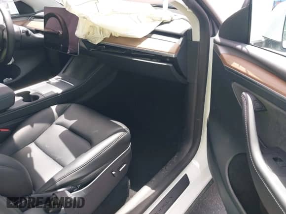 2024 Tesla Model Y с VIN 7SAYGDED3RF019239, выставлен на аукционе IAAI как лот 42978849 с пробегом 14 551 миль миль и . История ставок и продаж доступна на DreamBid. Изображение 5.