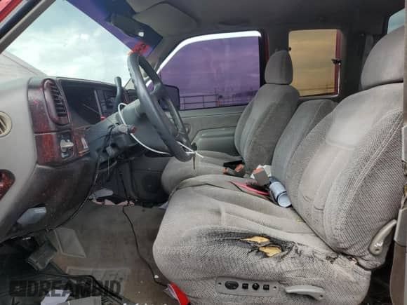 1997 Chevrolet Silverado 2500 с VIN 1GCGK29RXVE164758, выставлен на аукционе Copart как лот 65442255 с пробегом 298 745 миль миль и Списание • Salvage title. История ставок и продаж доступна на DreamBid. Изображение 7.