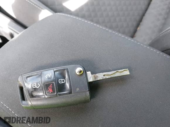 2019 Volkswagen Tiguan S с VIN 3VV1B7AXXKM140285, выставлен на аукционе IAAI как лот 42477921 с пробегом 64 635 миль миль и . История ставок и продаж доступна на DreamBid. Изображение 11.