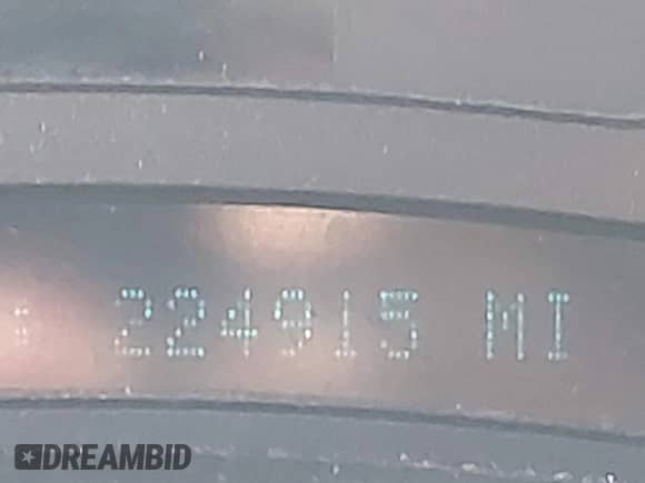 2005 Chevrolet Silverado 1500 LS z VIN 2GCEK13T051336111, wystawiony jako IAAI lot #42639214 z przebiegiem 224 915 mil mil oraz . Historia ofert i sprzedaży dostępna na DreamBid. Obrazek 15.