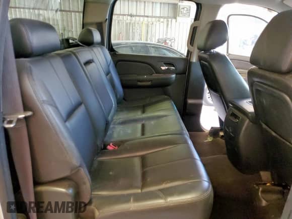 2011 Chevrolet Silverado 2500HD LTZ z VIN 1GC1KYC86BF215350, wystawiony jako Copart lot #66547215 z przebiegiem 152 973 mil mil oraz Szkoda całkowita • Salvage title. Historia ofert i sprzedaży dostępna na DreamBid. Obrazek 10.