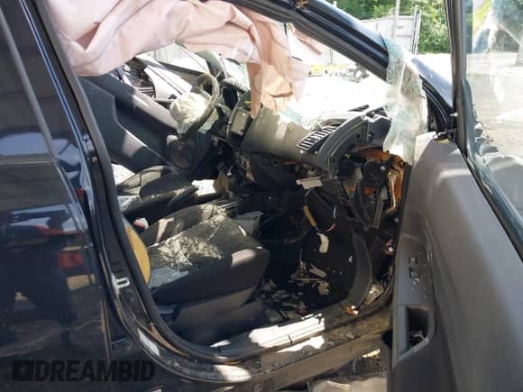 2021 Mitsubishi Outlander ES z VIN JA4APUAU5MU001887, wystawiony jako IAAI lot #39914705 z przebiegiem Nie podano mil oraz . Historia ofert i sprzedaży dostępna na DreamBid. Obrazek 5.