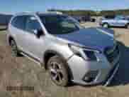 2023 Subaru Forester Touring z VIN JF2SKARC3PH540476, wystawiony jako Copart lot #80059725 z przebiegiem 6 957 mil mil oraz Szkoda całkowita • Salvage title. Historia ofert i sprzedaży dostępna na DreamBid. Obrazek 4.
