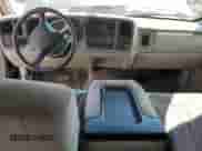 2000 GMC Sierra 1500 SLE with VIN 1GTEC19V3YZ352742, listed as a Copart auction lot 57746955 with 194,947 mi miles and Salvage title. Bid and sale history available at DreamBid. Image 8.