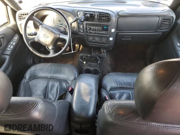 2000 Chevrolet Blazer LT z VIN 1GNDT13W9Y2135306, wystawiony jako Copart lot #47902155 z przebiegiem 152 008 mil mil oraz Szkoda całkowita • Salvage title. Historia ofert i sprzedaży dostępna na DreamBid. Obrazek 8.