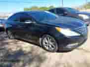 2011 Hyundai Sonata SE z VIN 5NPEC4AC5BH119536, wystawiony jako IAAI lot #43495457 z przebiegiem 225 840 mil mil oraz . Historia ofert i sprzedaży dostępna na DreamBid. Obrazek 1.