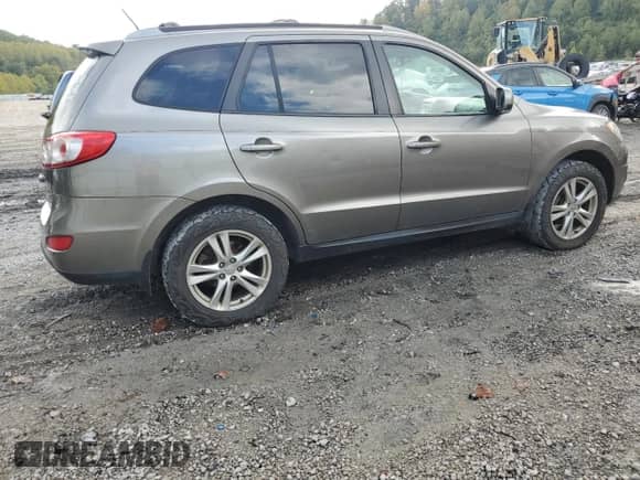 2012 Hyundai Santa Fe SE с VIN 5XYZHDAGXCG140591, выставлен на аукционе Copart как лот 81574875 с пробегом 168 780 миль миль и Списание • Salvage title. История ставок и продаж доступна на DreamBid. Изображение 3.