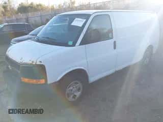 2008 Chevrolet City Express Cargo z VIN 1GCFH154981229481, wystawiony jako IAAI lot #43519932 z przebiegiem 268 348 mil mil oraz . Historia ofert i sprzedaży dostępna na DreamBid. Obrazek 2.