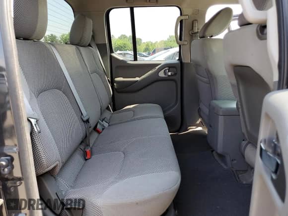 2011 Nissan Frontier SV z VIN 1N6AD0FV3BC408678, wystawiony jako Copart lot #62372335 z przebiegiem 142 888 mil mil oraz Szkoda całkowita • Salvage title. Historia ofert i sprzedaży dostępna na DreamBid. Obrazek 10.