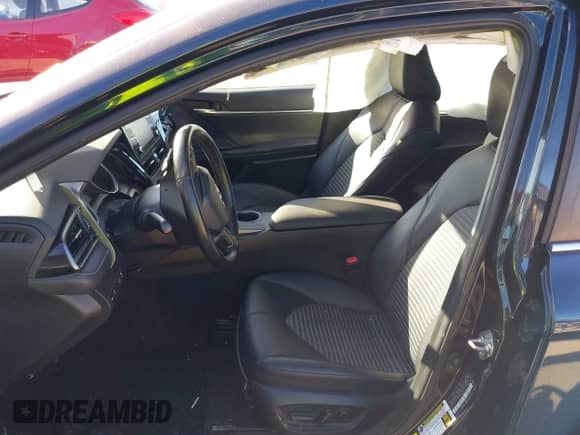 2021 Toyota Camry SE Nightshade z VIN 4T1G11AKXMU405598, wystawiony jako IAAI lot #43286695 z przebiegiem 59 916 mil mil oraz . Historia ofert i sprzedaży dostępna na DreamBid. Obrazek 5.