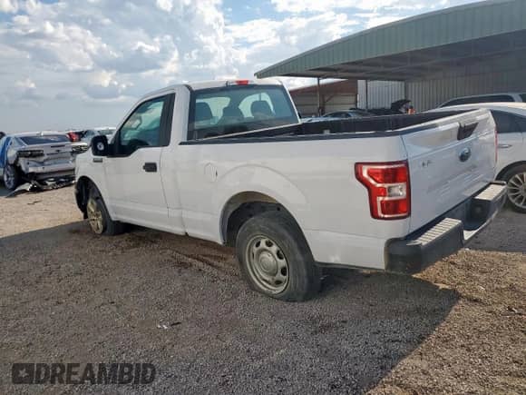 2018 Ford F-150 XL z VIN 1FTMF1CB9JFD61261, wystawiony jako Copart lot #84890555 z przebiegiem 140 741 mil mil oraz Czysty tytuł • Clean title. Historia ofert i sprzedaży dostępna na DreamBid. Obrazek 2.