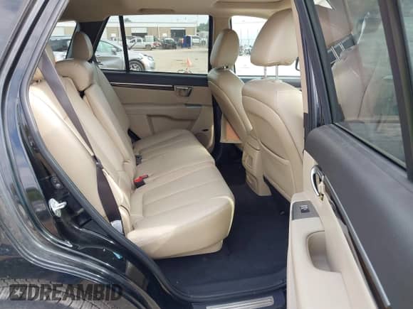 2012 Hyundai Santa Fe Limited с VIN 5XYZK3AB0CG103260, выставлен на аукционе IAAI как лот 43208403 с пробегом 161 125 миль миль и . История ставок и продаж доступна на DreamBid. Изображение 8.