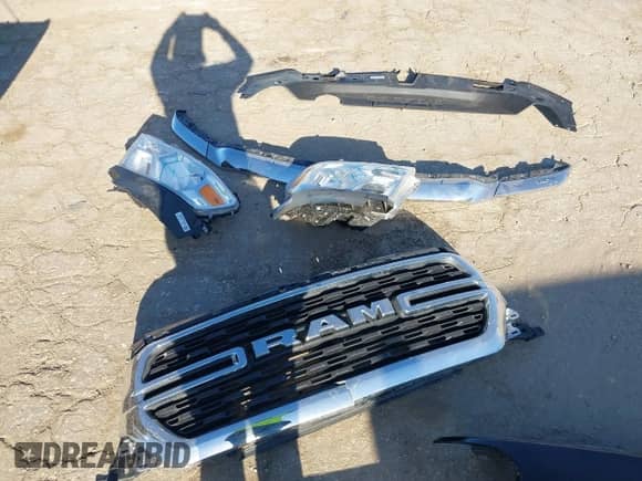 2022 Ram 1500 Big Horn z VIN 1C6RREBT3NN442466, wystawiony jako IAAI lot #40734114 z przebiegiem 22 586 mil mil oraz . Historia ofert i sprzedaży dostępna na DreamBid. Obrazek 12.