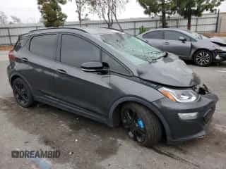 2017 Chevrolet Bolt EV Premier z VIN 1G1FX6S02H4140974, wystawiony jako Copart lot #69942603 z przebiegiem 107 935 mil mil oraz . Historia ofert i sprzedaży dostępna na DreamBid. Obrazek 4.