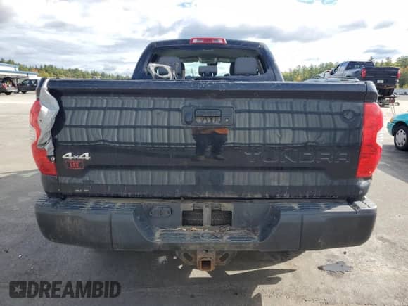 2019 Toyota Tundra SR с VIN 5TFUM5F13KX082805, выставлен на аукционе Copart как лот 75438944 с пробегом 122 236 миль миль и Списание • Salvage title. История ставок и продаж доступна на DreamBid. Изображение 6.