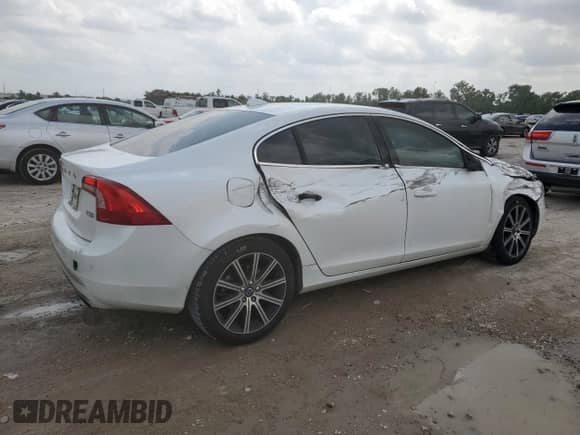2017 Volvo S60 Inscription z VIN LYV402HK0HB149672, wystawiony jako Copart lot #61354575 z przebiegiem 134 383 mil mil oraz Czysty tytuł • Clean title. Historia ofert i sprzedaży dostępna na DreamBid. Obrazek 3.