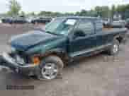2003 Chevrolet S-10 LS с VIN 1GCDT19X338253642, выставлен на аукционе IAAI как лот 42550925 с пробегом 179 102 миль миль и . История ставок и продаж доступна на DreamBid. Изображение 2.