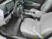 2023 Hyundai Ioniq 6 Limited z VIN KMHM54AA2PA052554, wystawiony jako Copart lot #74362523 z przebiegiem 5 mil mil oraz . Historia ofert i sprzedaży dostępna na DreamBid. Obrazek 7.