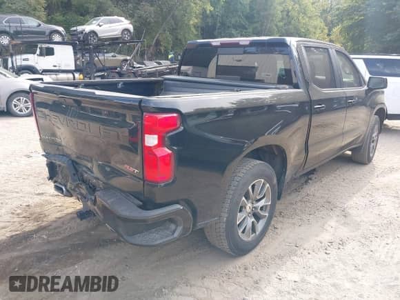 2021 Chevrolet Silverado 1500 RST z VIN 1GCUYEED4MZ348937, wystawiony jako IAAI lot #43216981 z przebiegiem 82 839 mil mil oraz . Historia ofert i sprzedaży dostępna na DreamBid. Obrazek 4.